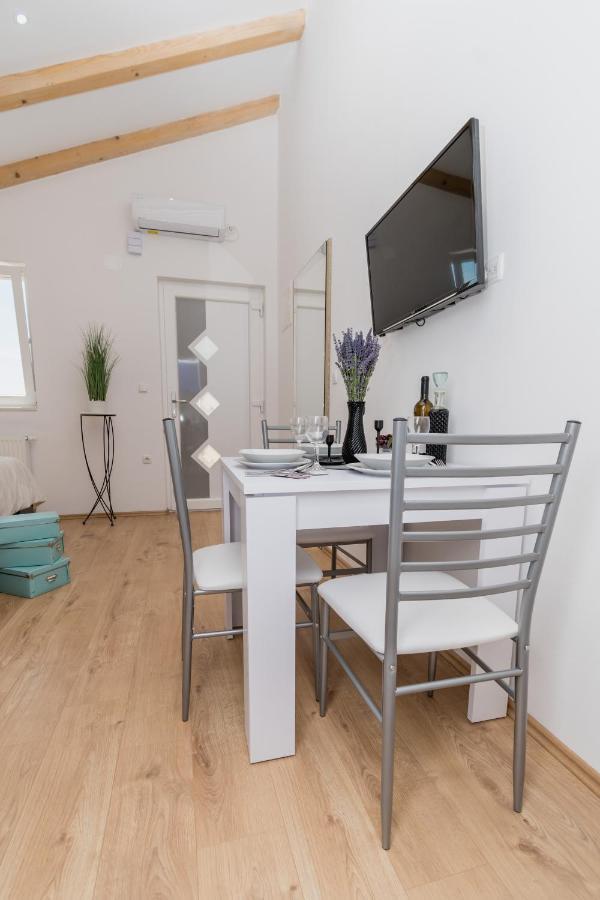 Studio Apartment Harmony Np Krka Лозовац Экстерьер фото