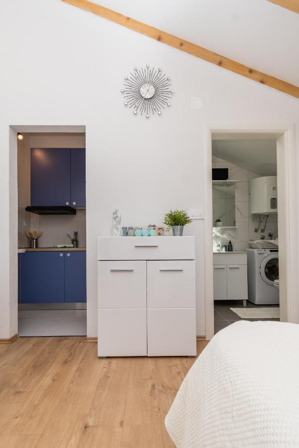 Studio Apartment Harmony Np Krka Лозовац Экстерьер фото